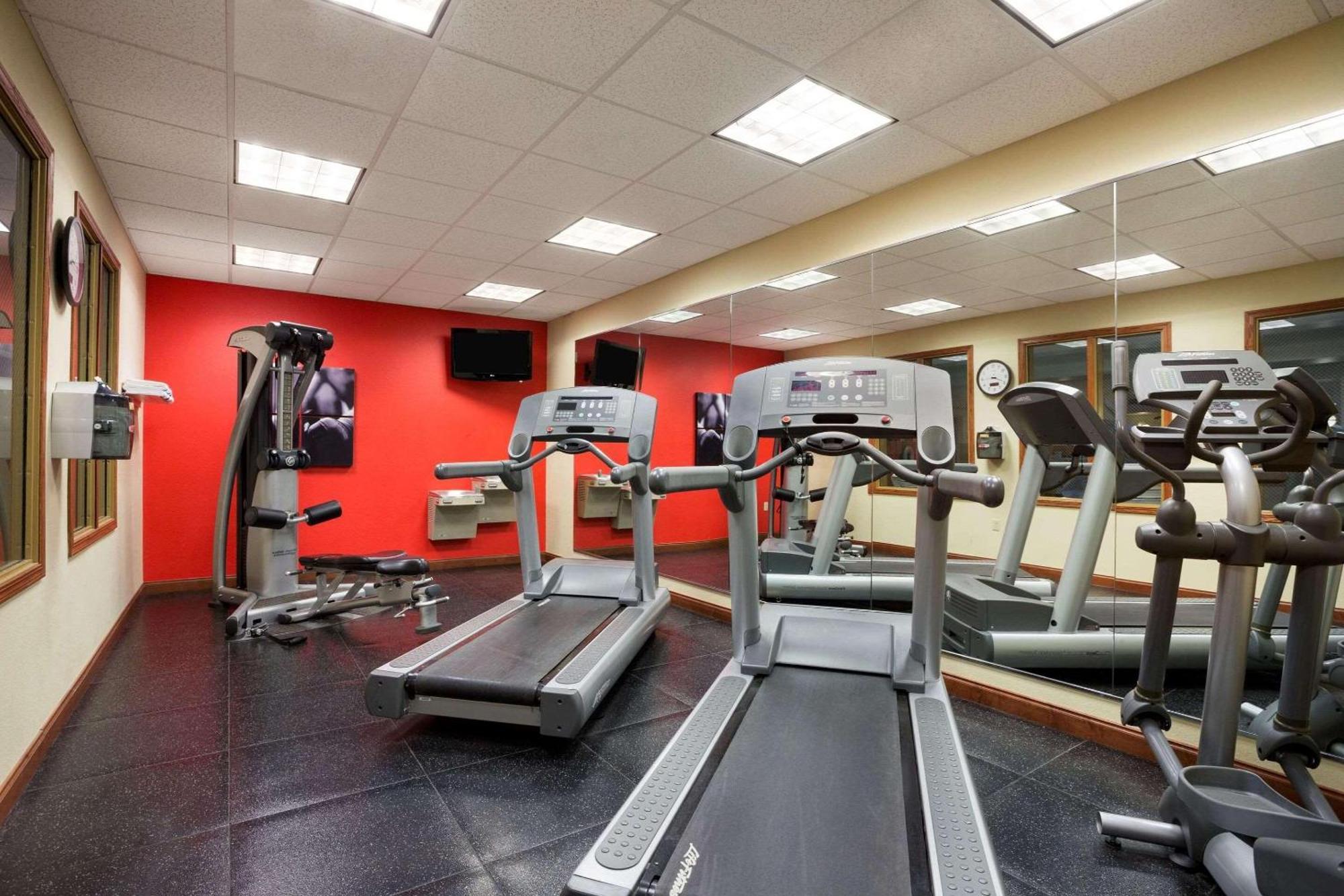 Country Inn & Suites By Radisson, Washington At Meadowlands, Pa Exteriör bild